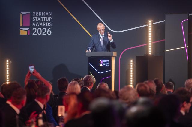 21 May 2026, Berlin: Germany's Chancellor Friedrich Merz speaks at the 'German Startup Awards 2026' ceremony. Photo: Christophe Gateau/dpa