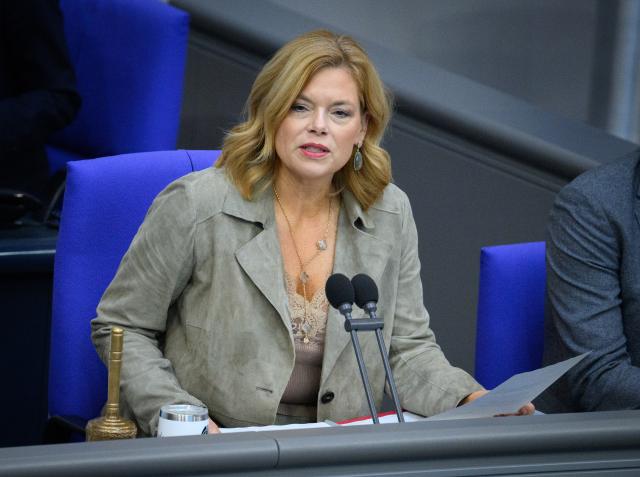 22 May 2026, Berlin: Bundestag President Julia Kloeckner, speaks during the plenary session of the German Parliament (Bundestag). The main topics of today's session are the draft bill on the introduction of a child benefit without an application, the further development of pharmacy care, the Annual Disarmament Report 2025 and a topical debate on tenant protection. Photo: Bernd von Jutrczenka/dpa