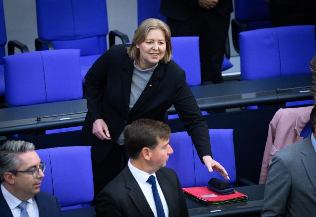 22 May 2026, Berlin: Baerbel Bas, German Minister of Labor and Social Affairs, attends the plenary session of the German Parliament (Bundestag). The main topics of today's session are the draft bill on the introduction of a child benefit without an application, the further development of pharmacy care, the Annual Disarmament Report 2025 and a topical debate on tenant protection. Photo: Bernd von Jutrczenka/dpa