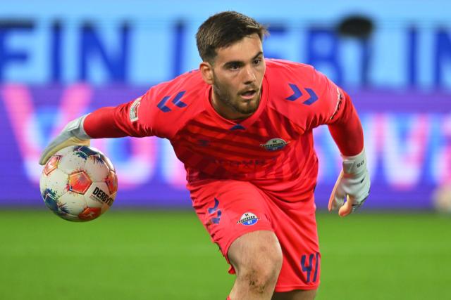 FILED - 21 May 2026, Lower Saxony, Wolfsburg: FILE PHOTO - Paderborn goalkeeper Dennis Seimen throws the ball during the German Bundesliga relegation play-off first leg soccer match between VfL Wolfsburg and SC Paderborn 07 at Volkswagen Arena. Photo: Swen Pförtner/dpa
