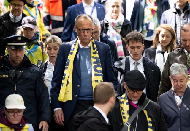 FILED - 15 May 2026, Bavaria, Wuerzburg: German Chancellor Friedrich Merz takes a tour of the Church Mile at the 104th German Catholic Day. Photo: Sven Hoppe/dpa - ATTENTION: For editorial use only and only with full reference to the above credit