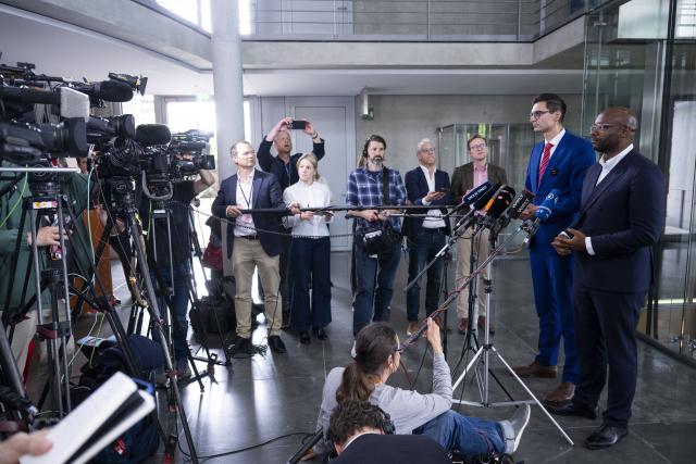 22 May 2026, Berlin: Sepp Mueller (2nd R) and Armand Zorn, chairmen of the coalition task force, speak during a press briefing following a meeting on rising energy and fuel prices resulting from the war in Iran. Photo: Christophe Gateau/dpa