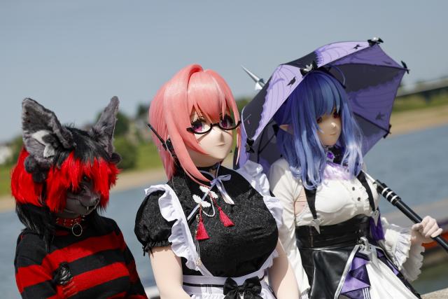 23 May 2026, North Rhine-Westphalia, Duesseldorf: A group of dressed-up participants stand on the banks of the Rhine on Japan Day, a major meeting place for manga and anime fans. Duesseldorf is considered a center of the Japanese community in Germany. Photo: Thomas Banneyer/dpa