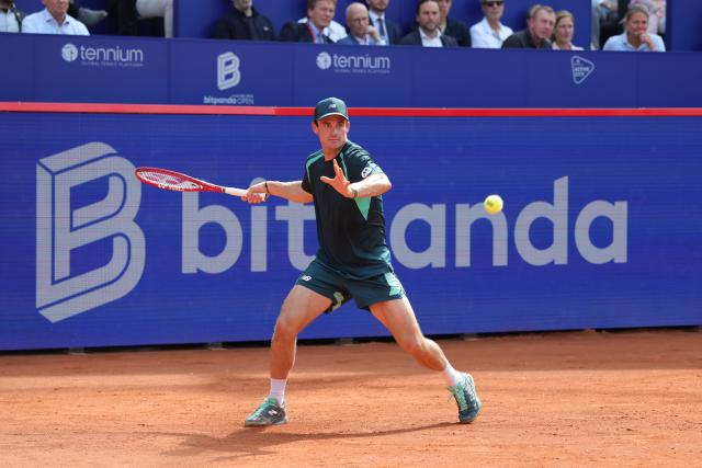 23 May 2026, Hamburg: American tennis player Tommy Paul plays a forehand return against Peru's Ignacio Buse during their Men's Singles final tennis match of the Hamburg Open tennis tournament. Photo: Georg Wendt/dpa