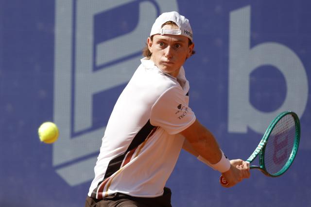 23 May 2026, Hamburg: Peruvian tennis player Ignacio Buse plays a backhand return against USA's Tommy Paul during their Men's Singles final tennis match of the Hamburg Open tennis tournament. Photo: Georg Wendt/dpa