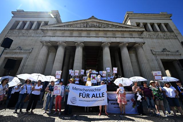 23 May 2026, Bavaria, Munich: Protesters from "Grandmothers Against the Right" stand on Koenigsplatz square in front of the Propylaea during the nationwide day of action titled "Defend Human Dignity-Ban the Alternative for Germany Now!". Photo: Felix Hörhager/dpa