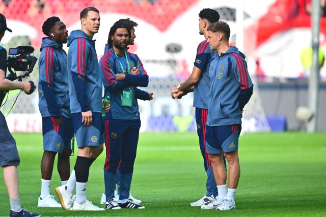 23 May 2026, Berlin: (L-R) Bayern Munich's Alphonso Boyle Davies, goalkeeper Manuel Neuer, Serge Gnabry, and Joshua Kimmich stand on the pitch ahead of the German DFB Cup Final soccer match between Bayern Munich andVfB Stuttgart at Berlin Olympic Stadium. Photo: Sebastian Gollnow/dpa
