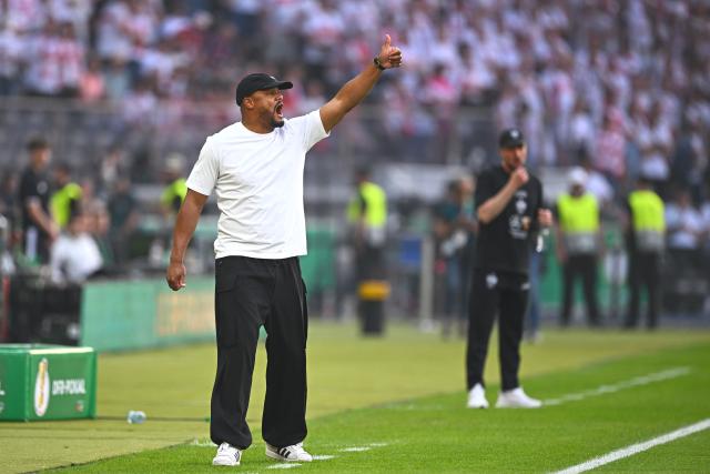 23 May 2026, Berlin: Bayern Munich coach Vincent Kompany gestures from the touchlines and gives tactical instructions during the German DFB Cup Final between Bayern Munich and VfB Stuttgart at the Olympic Stadium in Berlin. Photo: Tom Weller/dpa