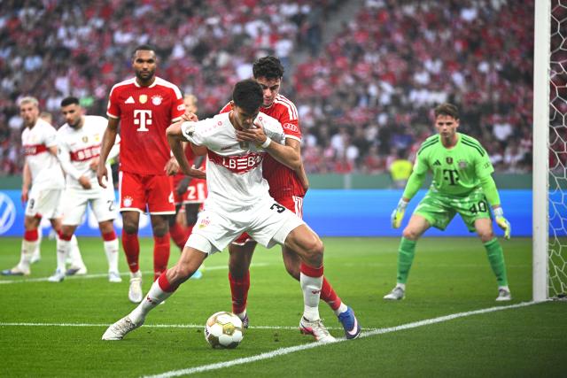 23 May 2026, Berlin: Stuttgart's Chema Andres and Bayern Munich's Aleksandar Pavlovic battle for the ball during the German DFB Cup Final between Bayern Munich and VfB Stuttgart at the Olympic Stadium in Berlin. Photo: Tom Weller/dpa