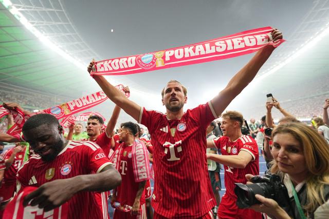 23 May 2026, Berlin: Bayern Munich's Harry Kane (C) celebrates winning the German DFB Cup Final against VfB Stuttgart at the Olympic Stadium in Berlin. Photo: Michael Kappeler/dpa