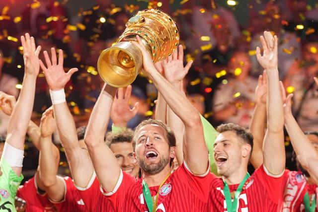 23 May 2026, Berlin: Bayern Munich players celebrate with the trophy after winning the German DFB Cup Final against VfB Stuttgart at the Olympic Stadium in Berlin. Photo: Michael Kappeler/dpa