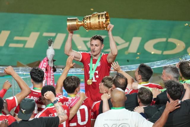 23 May 2026, Berlin: Bayern Munich players celebrate with the trophy after winning the German DFB Cup Final against VfB Stuttgart at the Olympic Stadium in Berlin. Photo: Soeren Stache/dpa
