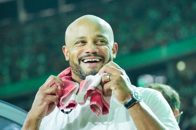 23 May 2026, Berlin: Bayern Munich coach Vincent Kompany celebrates after winning the German DFB Cup Final against VfB Stuttgart at the Olympic Stadium in Berlin. Photo: Michael Kappeler/dpa