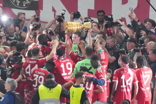 23 May 2026, Berlin: The Bayern Munich players celebrate with the trophy after winning the German DFB Cup Final against VfB Stuttgart at the Olympic Stadium in Berlin. Photo: Soeren Stache/dpa