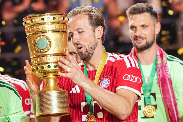 23 May 2026, Berlin: Bayern Munich's Harry Kane celebrates with the trophy after winning the German DFB Cup Final against VfB Stuttgart at the Olympic Stadium in Berlin. Photo: Michael Kappeler/dpa