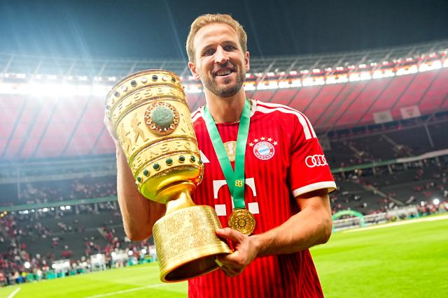 23 May 2026, Berlin: Bayern Munich's Harry Kane celebrates with the trophy after winning the German DFB Cup Final against VfB Stuttgart at the Olympic Stadium in Berlin. Photo: Michael Kappeler/dpa