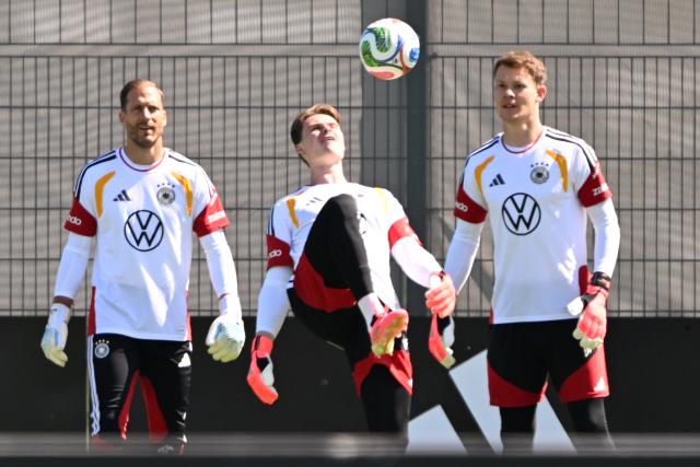 28 May 2026, Bavaria, Herzogenaurach: (L-R) Germany goalkeepers Oliver Baumann, Jonas Urbig and Alexander Nuebel warm up during the team's training session ahead of the 2026 FIFA World Cup kick off match against Curacao in Houston. Photo: Federico Gambarini/dpa