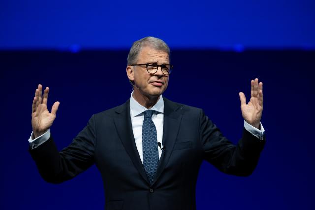 28 May 2026, Hesse, Frankfurt_Main: Christian Sewing, CEO of Deutsche Bank, speaks during the Annual General Meeting of Deutsche Bank at Messe Frankfurt. Photo: Florian Wiegand/dpa
