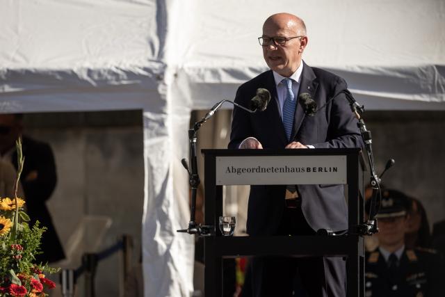 28 May 2026, Berlin: Kai Wegner, Governing Mayor of Berlin, speaks at the ceremonial swearing-in of 30 recruits from the Bundeswehr Guard Battalion, held with military honors in front of the Berlin House of Representatives. Photo: Carsten Koall/dpa