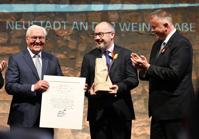 29 May 2026, Rhineland-Palatinate, Neustadt an der Weinstrasse: Former Polish Minister of Justice Adam Bodnar (C) receives this year's 1832 Hambach Freedom Prize at Hambach Castle from German President Frank-Walter Steinmeier and Minister-President of Rhineland-Palatinate Gordon Schnieder. Photo: Uli Deck/dpa
