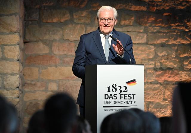 29 May 2026, Rhineland-Palatinate, Neustadt an der Weinstrasse: German President Frank-Walter Steinmeier delivers the laudatory address at Hambach Castle for this year's recipient of the 1832 Hambach Freedom Prize. Photo: Uli Deck/dpa