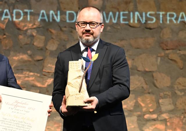 29 May 2026, Rhineland-Palatinate, Neustadt an der Weinstrasse: Former Polish Minister of Justice Adam Bodnar receives this year's 1832 Hambach Freedom Prize at Hambach Castle. Photo: Uli Deck/dpa