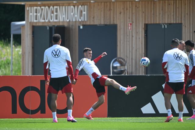 30 May 2026, Bavaria, Herzogenaurach: Germany's Pascal Gross takes part in a training session ahead of Sunday's international friendly against Finland. Photo: Federico Gambarini/dpa - IMPORTANT NOTE: In accordance with the regulations of the DFL German Football League and the DFB German Football Association, it is prohibited to utilize or have utilized photographs taken in the stadium and/or of the match in the form of sequential images and/or video-like photo series.