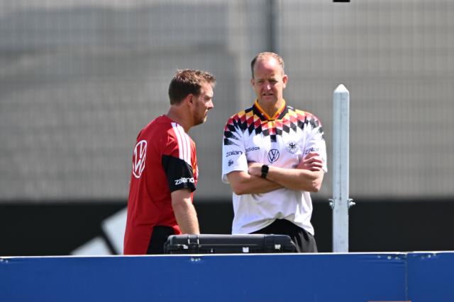 30 May 2026, Bavaria, Herzogenaurach: Germany head coach Julian Nagelsmann and team doctor Jochen Hahne talk during a training session ahead of Sunday's international friendly against Finland. Photo: Federico Gambarini/dpa - IMPORTANT NOTE: In accordance with the regulations of the DFL German Football League and the DFB German Football Association, it is prohibited to utilize or have utilized photographs taken in the stadium and/or of the match in the form of sequential images and/or video-like photo series.