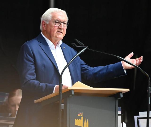 30 May 2026, Rhineland-Palatinate, Neustadt an der Weinstraße: German President Frank-Walter Steinmeier speaks at the opening of the "Festival of Democracy" on the market square. Photo: Uli Deck/dpa