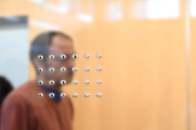 01 June 2026, North Rhine-Westphalia, Duesseldorf: The defendant, Mahmoud M., waits behind a glass partition for the verdict to be handed down in the trial concerning an allegedly Islamist-motivated knife attack on soccer fans in Bielefeld at the Higher Regional Court in Duesseldorf. He is charged with four counts of attempted murder and membership in the terrorist group Islamic State. Photo: Celine Frohnapfel/dpa