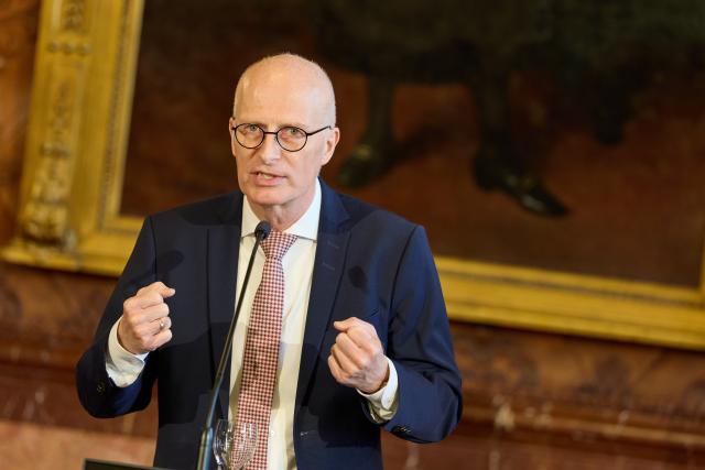 01 June 2026, Hamburg: Peter Tschentscher, the mayor, holds a press conference at City Hall regarding the results of the Olympic referendum. Photo: Georg Wendt/dpa