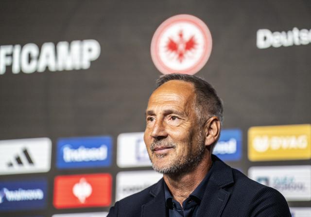 01 June 2026, Hesse, Frankfurt/Main: Adi Huetter speaks during a press conference introducing him as the new head coach of Eintracht Frankfurt. He is set to take charge of the German Bundesliga club for the second time in his career, starting July 1, 2026. Photo: Andreas Arnold/dpa - WICHTIGER HINWEIS: Gemäß den Vorgaben der DFL Deutsche Fußball Liga bzw. des DFB Deutscher Fußball-Bund ist es untersagt, in dem Stadion und/oder vom Spiel angefertigte Fotoaufnahmen in Form von Sequenzbildern und/oder videoähnlichen Fotostrecken zu verwerten bzw. verwerten zu lassen.