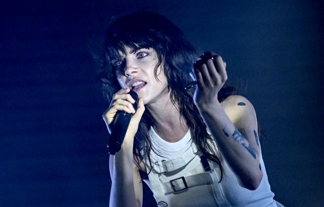 01 June 2026, Berlin: English Singer Cara Delevingne performs on stage at silent green Kulturquartier. Photo: Britta Pedersen/dpa