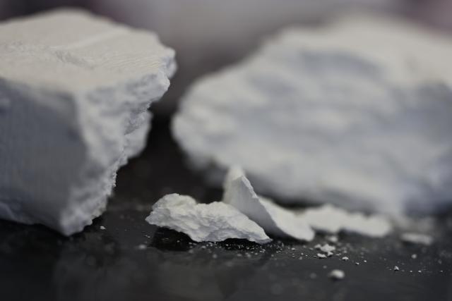 03 June 2026, North Rhine-Westphalia, Cologne: Cocaine pictured during a press conference at the Customs Criminal Investigation Office (ZKA) in Cologne. German customs authorities announced the record seizure of several tonnes of cocaine as part of an international law enforcement operation targeting global drug trafficking syndicates. Photo: Rolf Vennenbernd/dpa