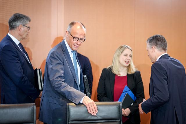 03 June 2026, Berlin: German Chancellor Friedrich Merz, Patrick Schnieder (L), German Minister of Transport, Verena Hubertz, German Minister of Housing, Urban Development and Construction, and Thorsten Frei (R), Head of the German Chancellery and German Minister for Special Tasks attend the German Cabinet meeting at the German Chancellery. Photo: Kay Nietfeld/dpa