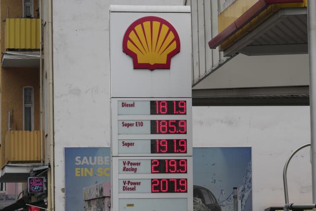 03 June 2026, Berlin: Digital display boards show fuel prices at a filling station. Photo: Sven Kaeuler/dpa