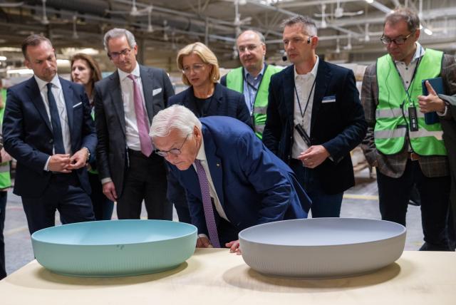 03 June 2026, Saarland, Mettlach: German President Frank-Walter Steinmeier (Front) examines modern sinks during a visit to Villeroy & Boch. Photo: Harald Tittel/dpa