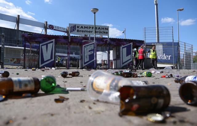 FILED - 30 May 2021, Lower Saxony, Osnabrueck: FILE PHOTO - Broken beer bottles lie outside the stadium after the second German Bundesliga relegation soccer match between VfL Osnabrueck and FC Ingolstadt 04 at Stadion an der Bremer Bruecke. Photo: Friso Gentsch/dpa
