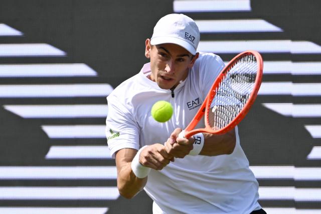 FILED - 09 June 2025, Baden-Wuerttemberg, Stuttgart: FILE PHOTO - Italian tennis player Matteo Arnaldi plays a backhgamd return aaginst Germany's Jan-Lennard Struff during their Men's Singles first round tennis match of the BOSS Open in Stuttgart. Photo: Marijan Murat/dpa