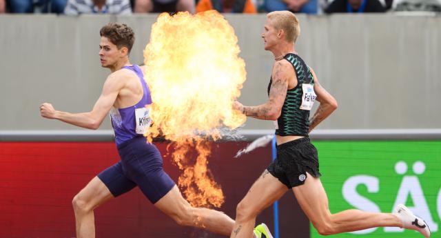 FILED - 31 May 2026, Saxony, Dresden: Germany's Robert Farken (R) and Poland's Bartosz Kitlinski compete in the men's 1000 meter race of the Golden Oval athletics meeting at Heinz Steyer Stadium Photo: Robert Michael/dpa