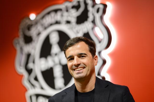 05 June 2026, North Rhine-Westphalia, Leverkusen: Bayer Leverkusen introduces Carles Martinez Novell as its new head coach during a press conference. Photo: Anke Waelischmiller/dpa - WICHTIGER HINWEIS: Gemäß den Vorgaben der DFL Deutsche Fußball Liga bzw. des DFB Deutscher Fußball-Bund ist es untersagt, in dem Stadion und/oder vom Spiel angefertigte Fotoaufnahmen in Form von Sequenzbildern und/oder videoähnlichen Fotostrecken zu verwerten bzw. verwerten zu lassen.