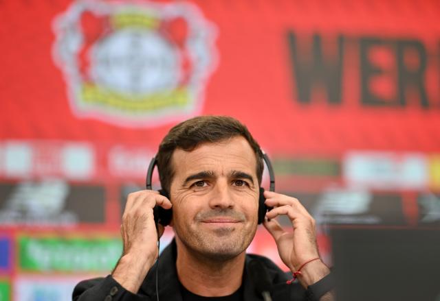 05 June 2026, North Rhine-Westphalia, Leverkusen: Bayer Leverkusen introduces Carles Martinez Novell as its new head coach during a press conference. Photo: Anke Waelischmiller/dpa - WICHTIGER HINWEIS: Gemäß den Vorgaben der DFL Deutsche Fußball Liga bzw. des DFB Deutscher Fußball-Bund ist es untersagt, in dem Stadion und/oder vom Spiel angefertigte Fotoaufnahmen in Form von Sequenzbildern und/oder videoähnlichen Fotostrecken zu verwerten bzw. verwerten zu lassen.