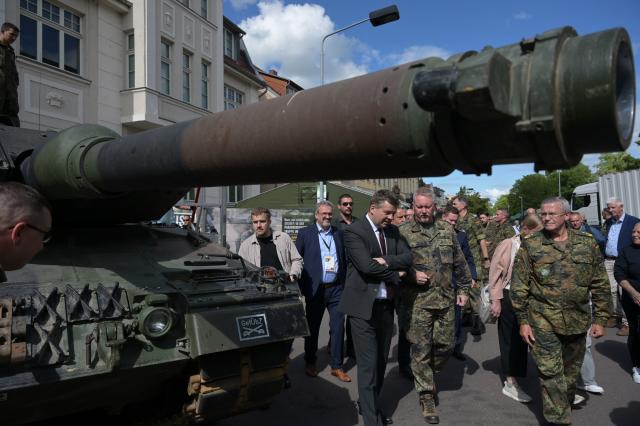 05 June 2026, Saxony-Anhalt, Bernburg: Sven Schulze learns about the work of the Bundeswehr's regional headquarters during a tour at Saxony-Anhalt Day in Bernburg. The state festival runs until Sunday and features a diverse program of cultural events, music, and regional exhibits. Photo: Heiko Rebsch/dpa