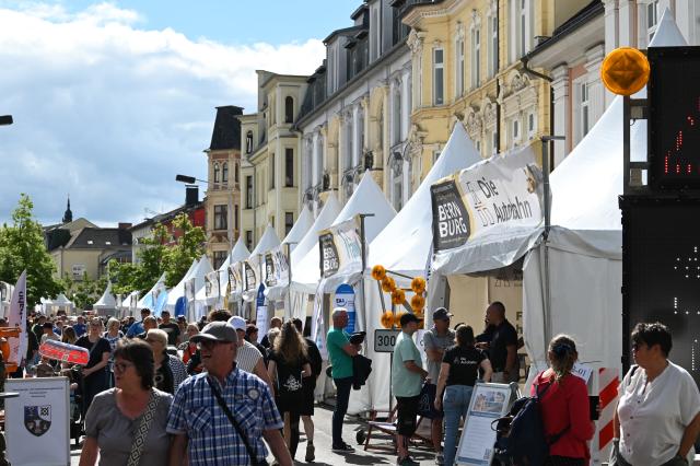 05 June 2026, Saxony-Anhalt, Bernburg: A regional village at Saxony-Anhalt Day in Bernburg. The state festival is taking place in Bernburg until Sunday and offers a diverse program featuring culture, music, and regional exhibits. Photo: Heiko Rebsch/dpa