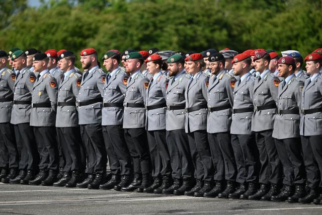 06 June 2026, Bavaria, Neubiberg: German Officer candidates line up for a promotion roll call on the grounds of the German Armed Forces (Bundeswehr) University during the Bundeswehr Day. Photo: Sven Hoppe/dpa