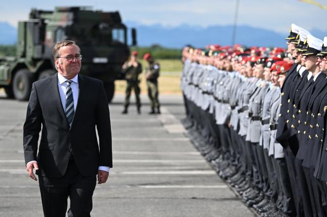 06 June 2026, Bavaria, Neubiberg: Boris Pistorius, German Minister of Defense, takes part in a promotion appeal for officer candidates on the grounds of the German Armed Forces (Bundeswehr) University during the Bundeswehr Day. Photo: Sven Hoppe/dpa