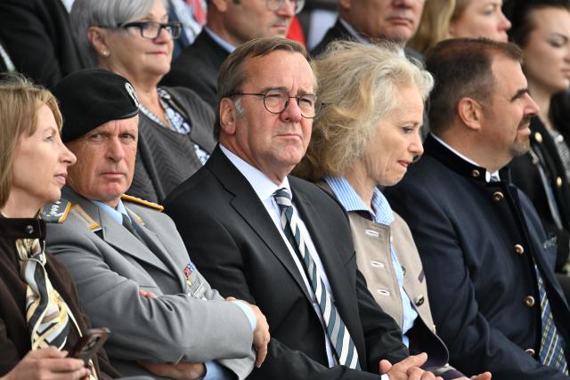 06 June 2026, Bavaria, Neubiberg: Boris Pistorius, German Minister of Defense, takes part in a promotion appeal for officer candidates on the grounds of the German Armed Forces (Bundeswehr) University during the Bundeswehr Day. Photo: Sven Hoppe/dpa