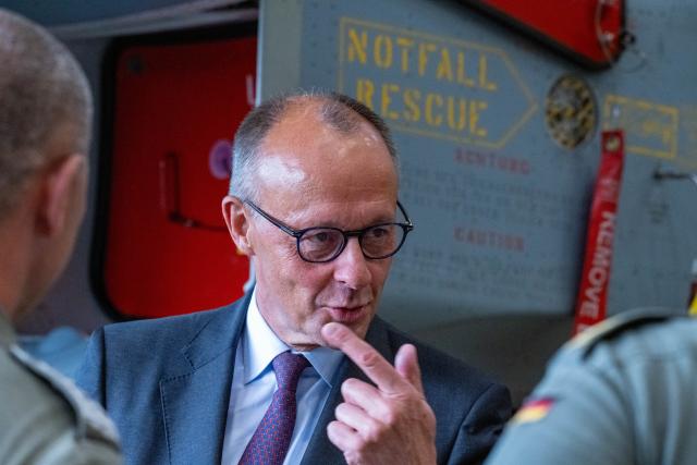06 June 2026, Mecklenburg-Western Pomerania, Laage: German Chancellor Friedrich Merz visits soldiers during the German Armed Forces Day at the Laage airbase of Tactical Air Wing 73 "Steinhoff". Photo: Stefan Sauer/dpa
