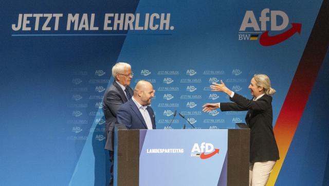 06 June 2026, Baden-Wuerttemberg, Heidenheim: (L-R) Emil Saenze and Markus Frohnmaier, the two state chairmen of Baden-Wuerttemberg, welcome Alice Weidel, Federal Chairwoman of the Alternative for Germany (AfD), at the Congress Centrum during the AfD state party convention. Photo: Stefan Puchner/dpa