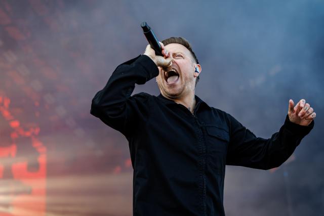 07 June 2026, Rhineland-Palatinate, Nuremberg: Sam Carter, singer of the British metalcore band Architects, performs on stage at during the Rock am Ring Open-Air Festival. Photo: Daniel Karmann/dpa